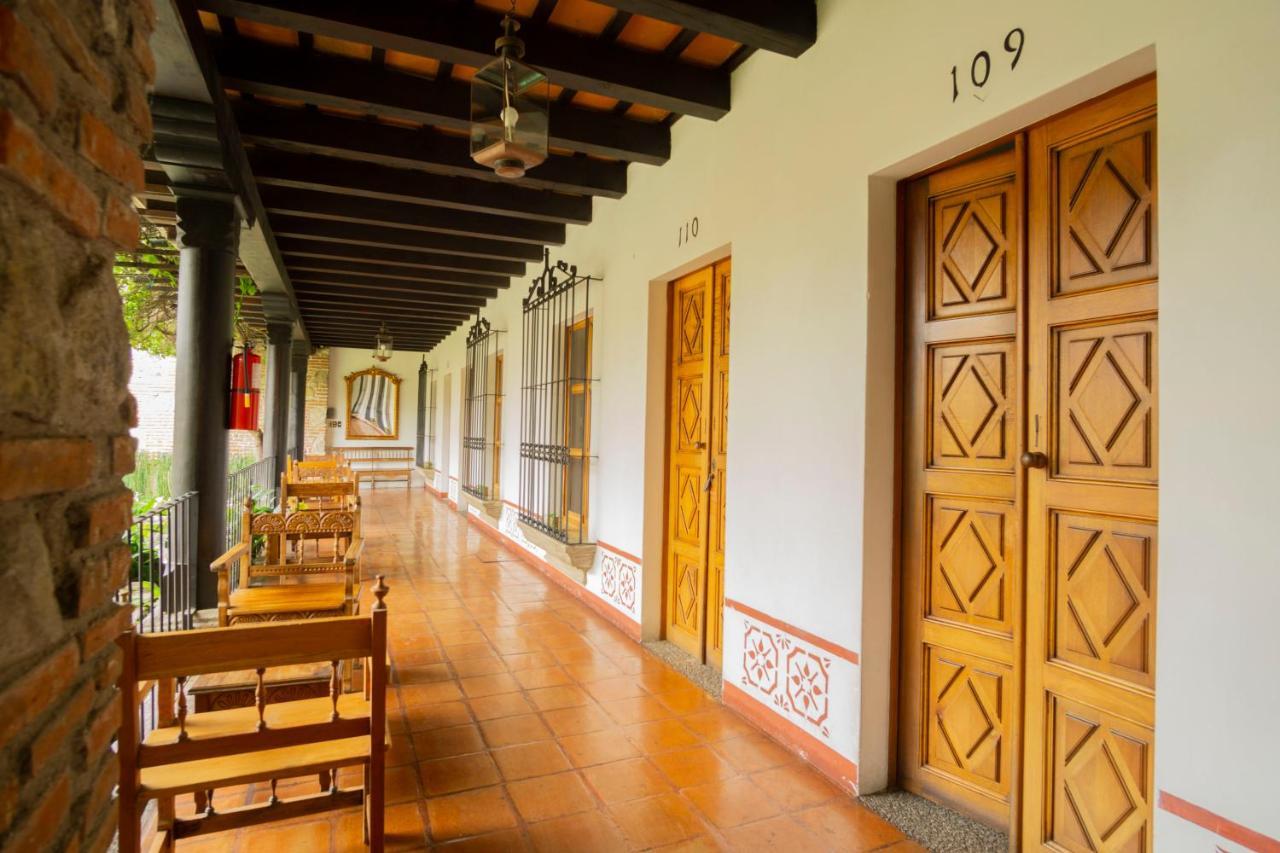 Hotel Posada De Don Rodrigo Antigua Екстериор снимка